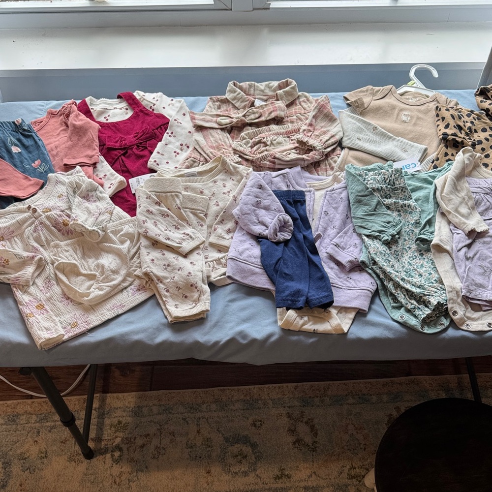 Carter's bundle of 10 baby girl outfits
